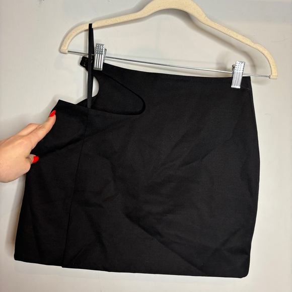 Low Classic Curved Cut-Out Mini Skirt - Picture 5 of 9